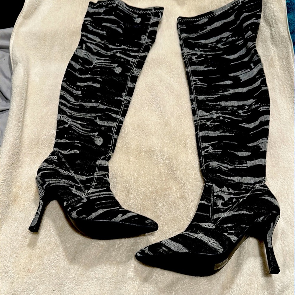Camo like Knee high boots 9